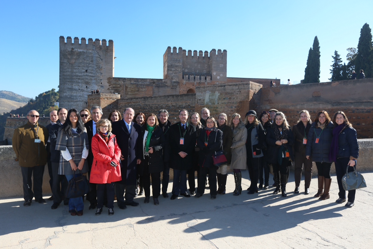 Los miembros de la Comisión de Cultura del Congreso de los Diputados, interesados por la gestión y conservación de la Alhambra
