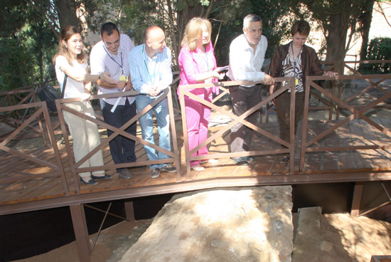 El patronato de la Alhambra y Generalife presenta hoy el hallazgo arqueológico encontrado tras la rehabilitación del pavimento en el paseo de los cipreses