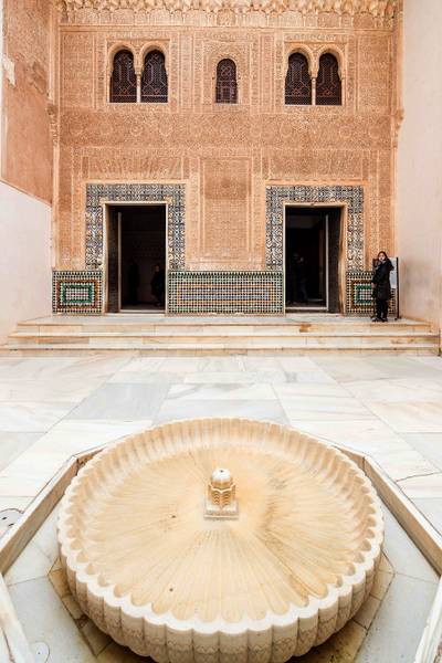 La Alhambra abre por primera vez al público el  Vestíbulo del Alcázar, dentro de los Palacios Nazaríes