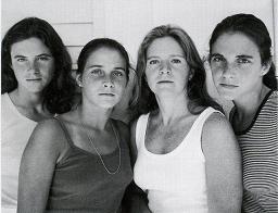 Nicholas Nixon. The Brown Sisters 1975-2008