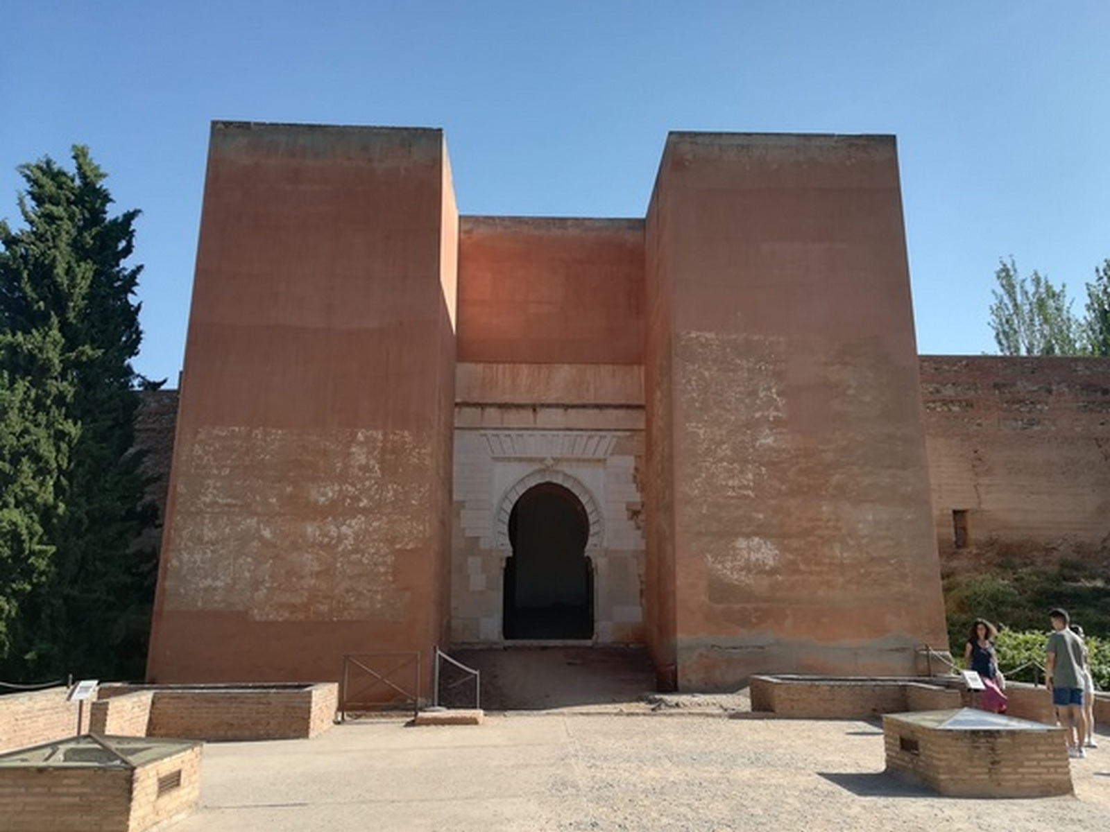Las puertas de la Alhambra