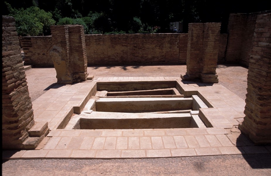 Rauda (final). Ambito central con tumbas antes de cubrir (2001)