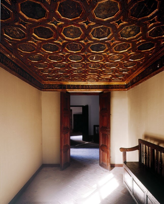 La Alhambra licita la restauración de las pinturas murales de las Salas de las Frutas