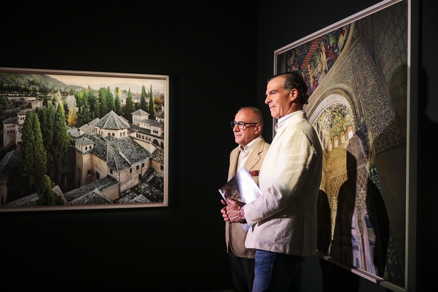 El Palacio de Carlos V acoge la exposición ‘La Alhambra, una mirada de Fernando Manso’