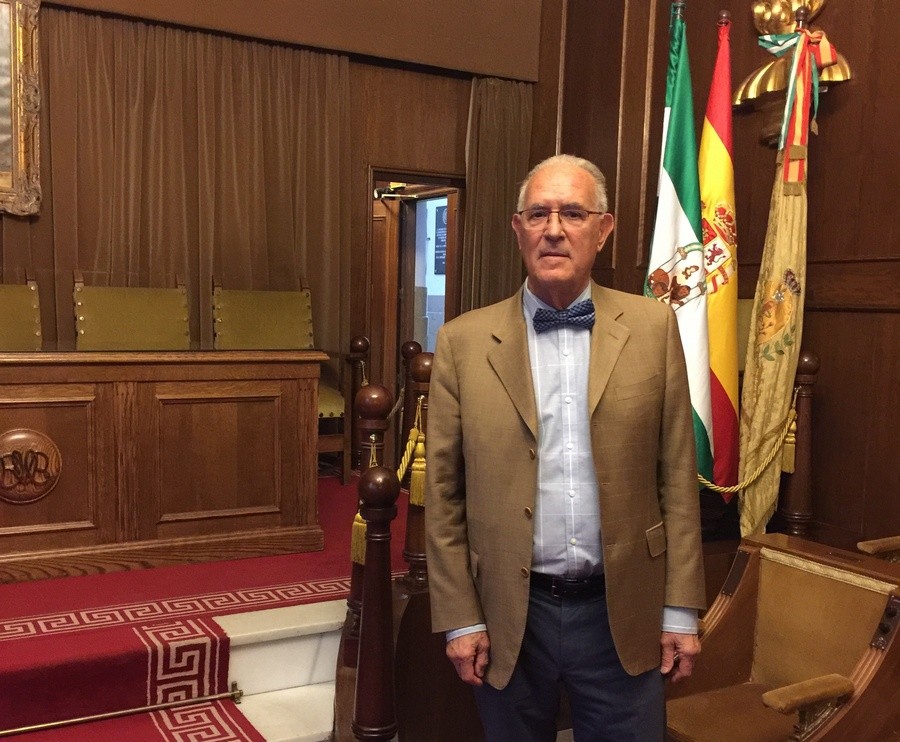 Carlos Ballesta: “Mis dos grandes pasiones son  la cirugía y la cultura”