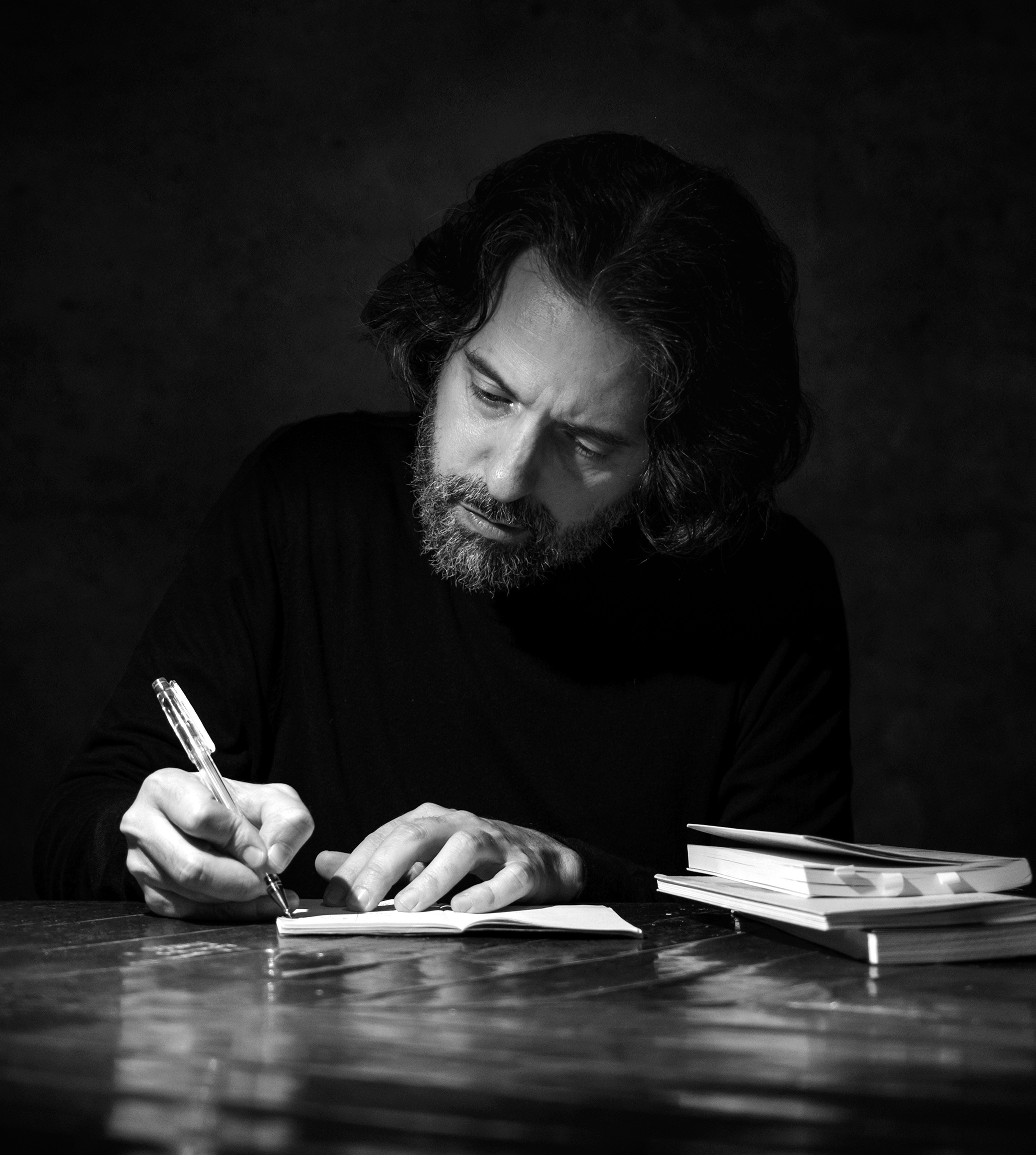 Andrés Neuman: “Con la novela traté de poner en pie a la persona que había detrás de semejante legado y tamaña valentía”